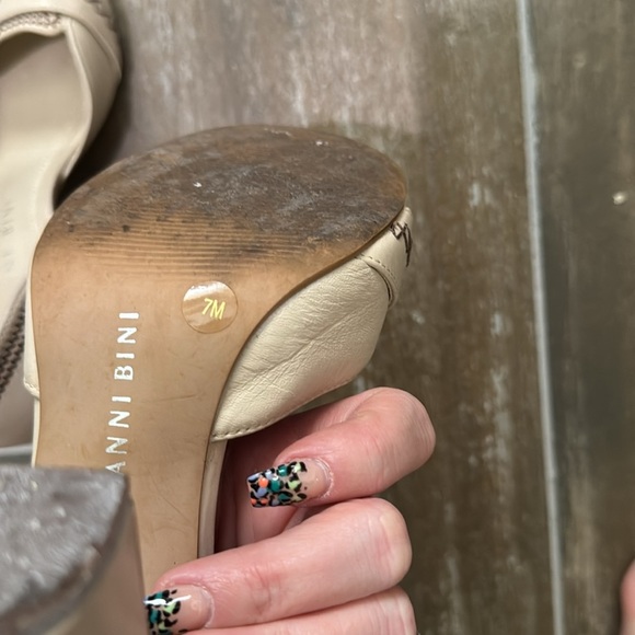 Gianni Bini Amalia Heels - Ivory w/Brown Stitching - Picture 9 of 10